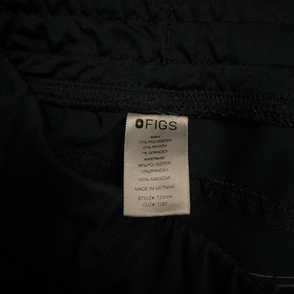 FIGS Kade Cargo scrub pants in Navy Blue, Size XS - Picture 9 of 11
